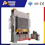 Trebasert panel varmpressemaskin